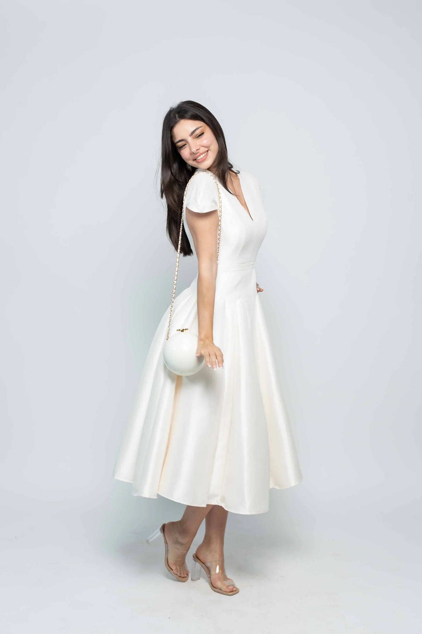 Bourgeoise – El Vestido de Elegancia Esculpida