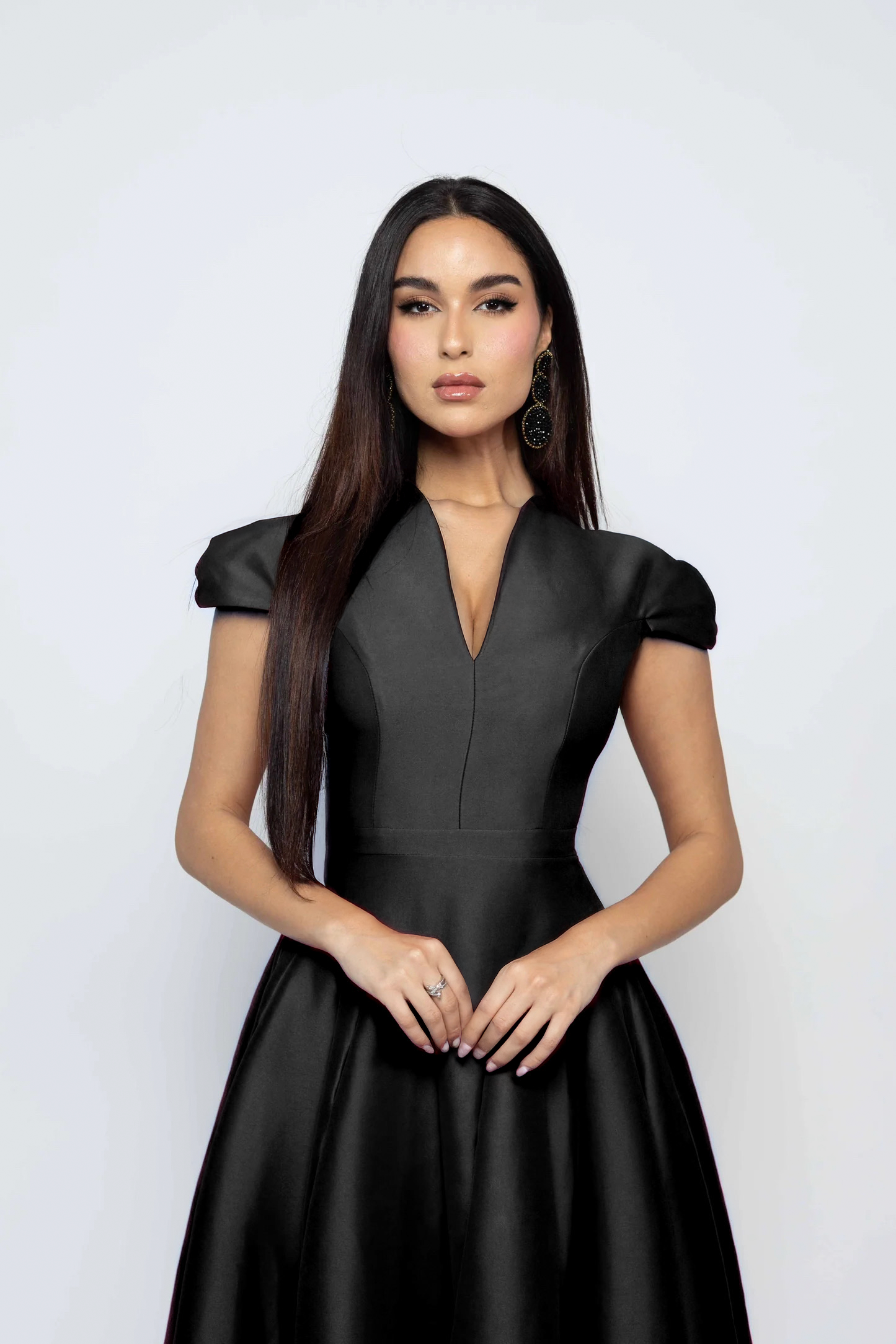 Bourgeoise – El Vestido de Elegancia Esculpida