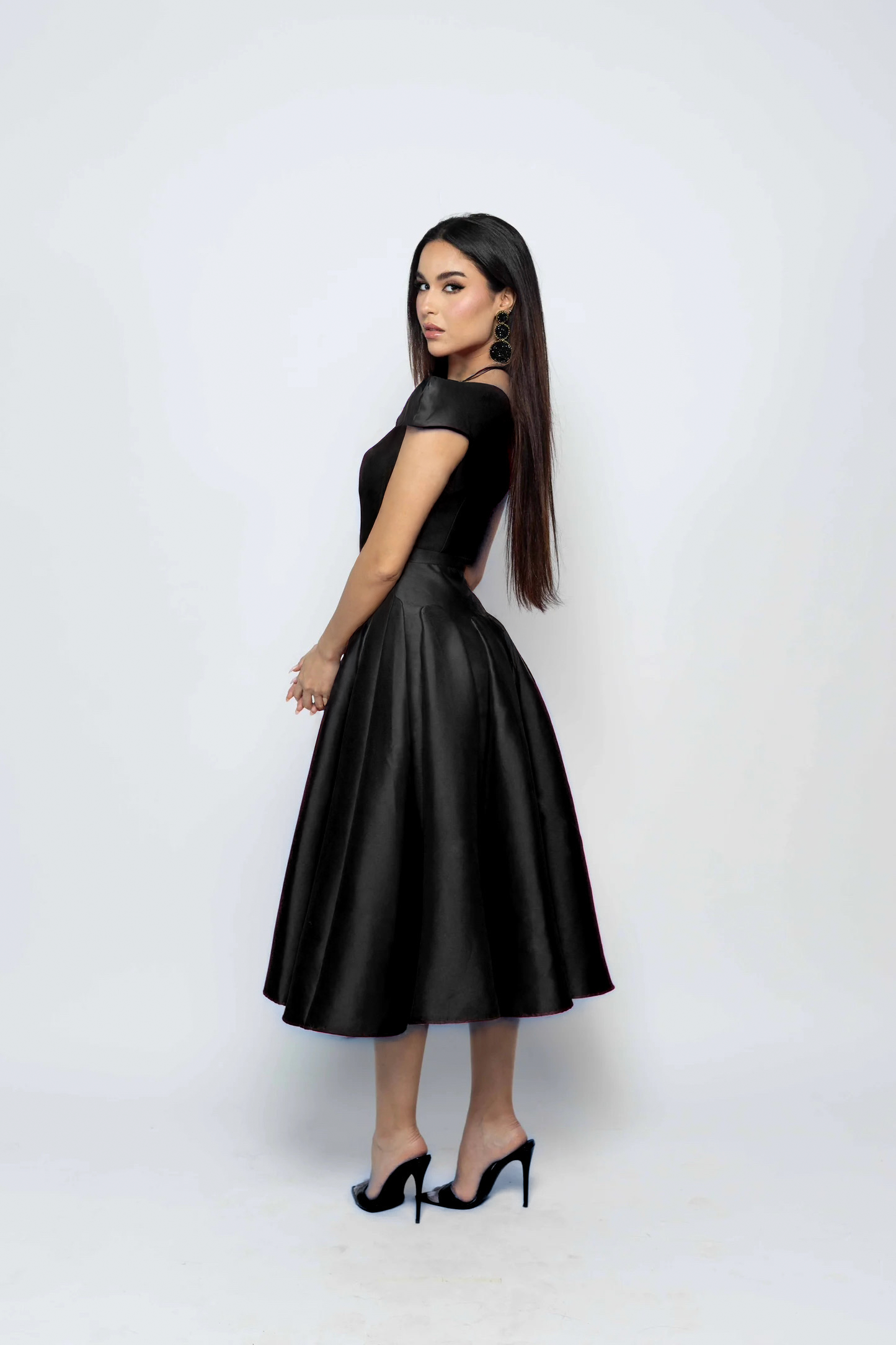 Bourgeoise – El Vestido de Elegancia Esculpida